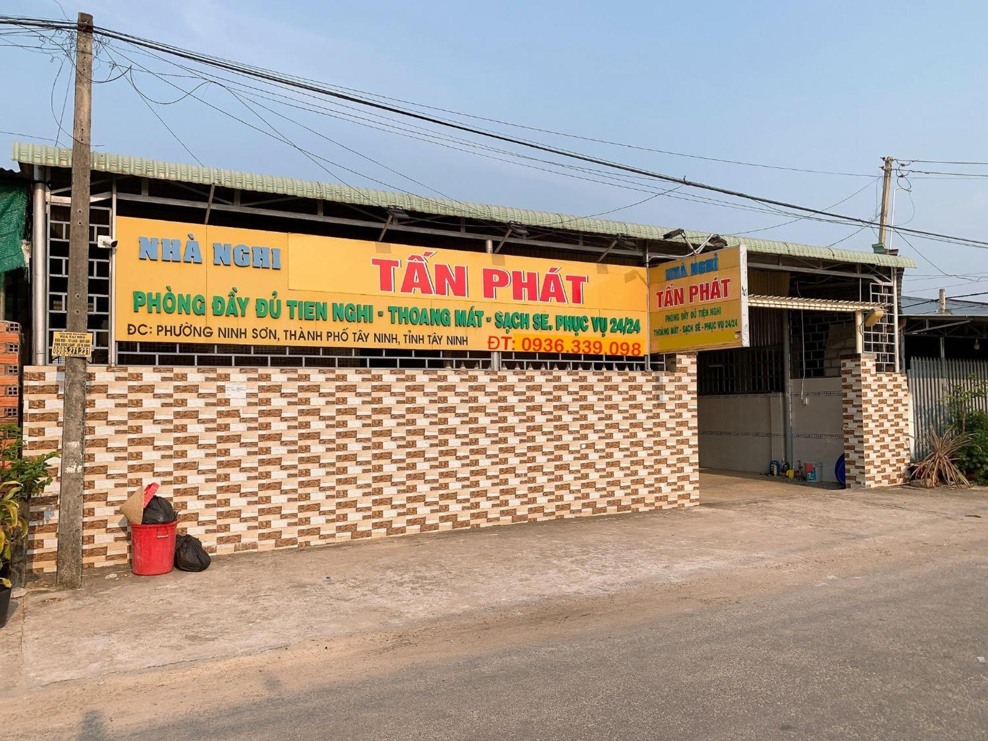 Отель Nhà Nghỉ TáN PháT Ap Thanh Son Экстерьер фото